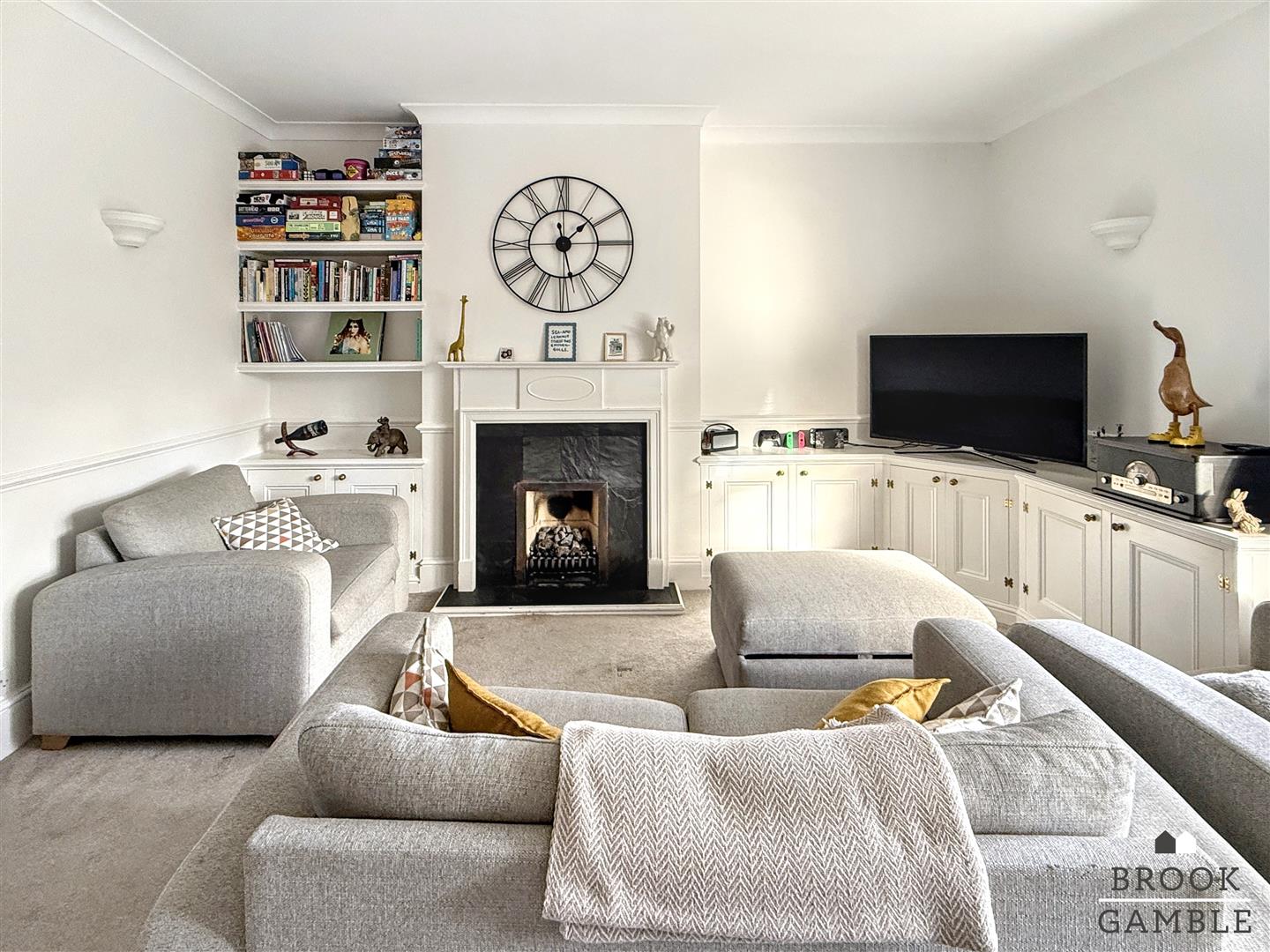 1 Bedroom Apartment. 12 Dittons Road in Eastbourne, East Sussex 4